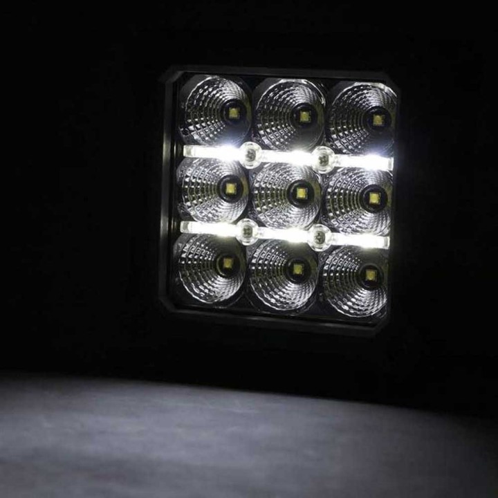 Lampy LED 4" kwadratowe white DRL Rough Country Chrome Series - ujęcie 4