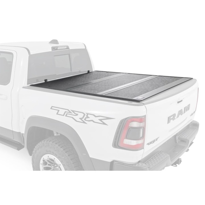 Twarda pokrywa paki tri-fold niski profil Rough Country 6'4"