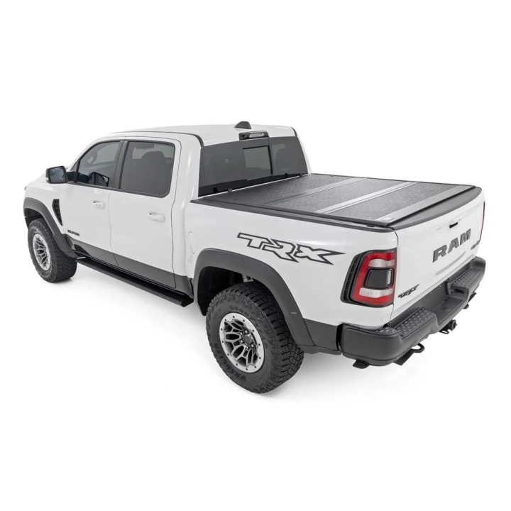 Twarda pokrywa paki tri-fold niski profil Rough Country 6'4" - ujęcie 4