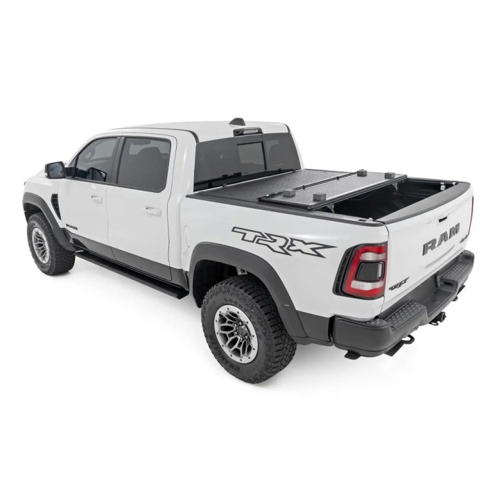 Twarda pokrywa paki tri-fold niski profil Rough Country 6'4" - ujęcie 5