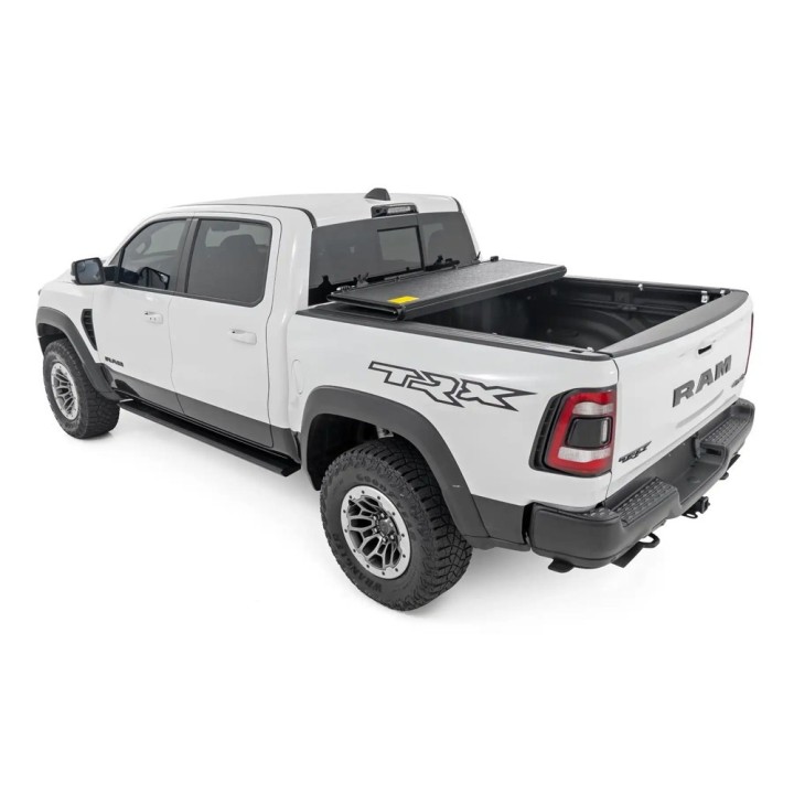 Twarda pokrywa paki tri-fold niski profil Rough Country 6'4" - ujęcie 6