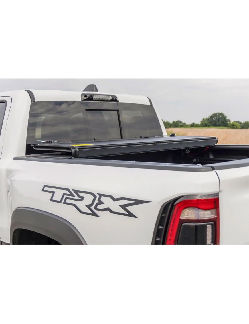 Twarda pokrywa paki tri-fold niski profil Rough Country 6'4"