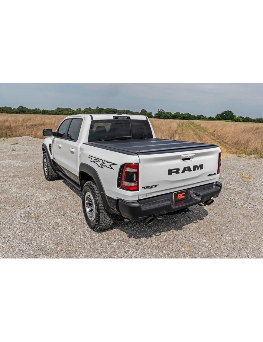Twarda pokrywa paki tri-fold niski profil Rough Country 6'4"