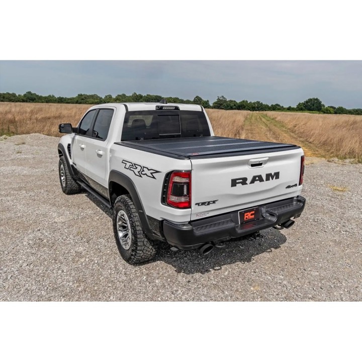 Twarda pokrywa paki tri-fold niski profil Rough Country 6'4" - ujęcie 11
