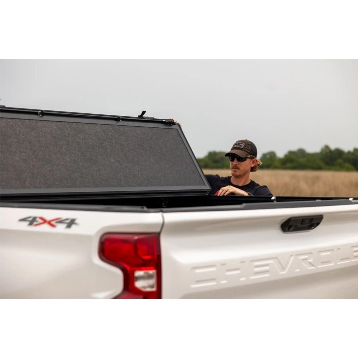 Twarda pokrywa paki tri-fold niski profil Rough Country 5'8" - ujęcie 11
