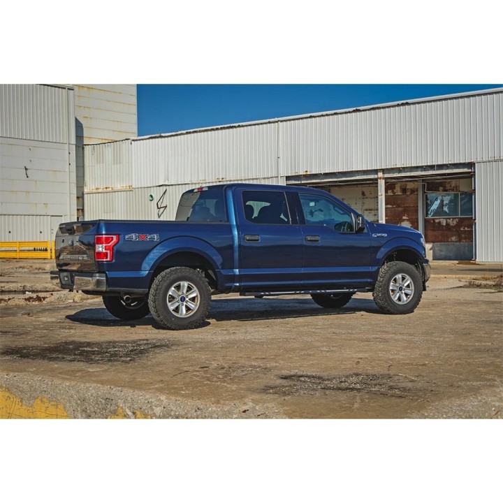 Progi, stopnie boczne Rough Country AC2 Crew Cab - ujęcie 10