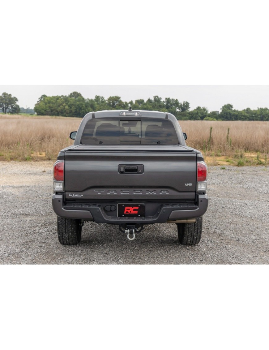 Twarda pokrywa paki tri-fold niski profil Rough Country 6'