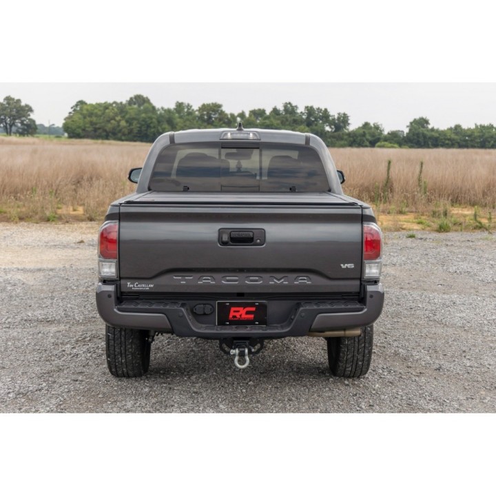 Twarda pokrywa paki tri-fold niski profil Rough Country 6' - ujęcie 7