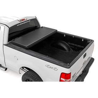 Twarda pokrywa paki tri-fold niski profil Rough Country 6'7" - ujęcie 2