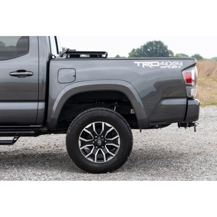 Twarda pokrywa paki tri-fold niski profil Rough Country 6' - ujęcie 8