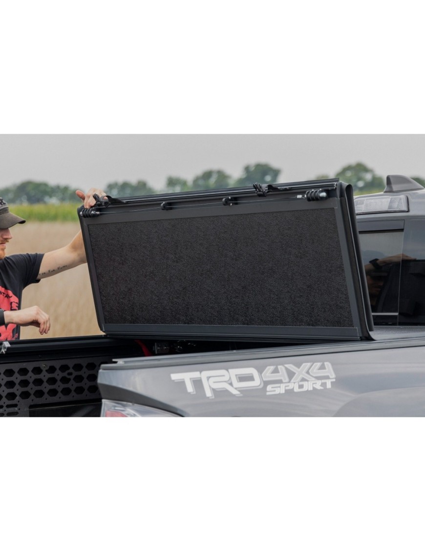 Twarda pokrywa paki tri-fold niski profil Rough Country 6'