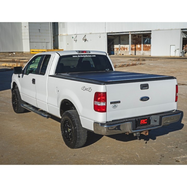 Twarda pokrywa paki tri-fold niski profil Rough Country 6'7" - ujęcie 7
