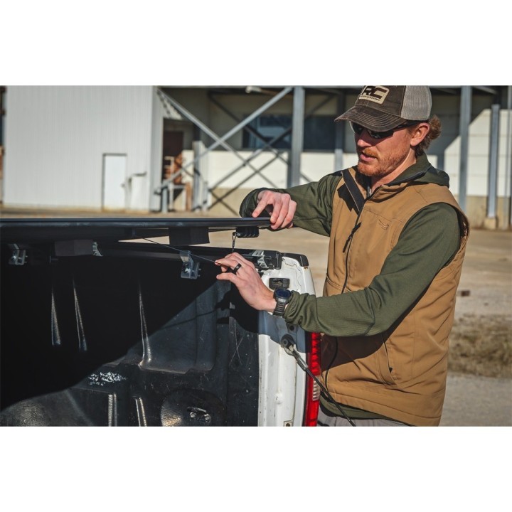 Twarda pokrywa paki tri-fold niski profil Rough Country 6'7" - ujęcie 8
