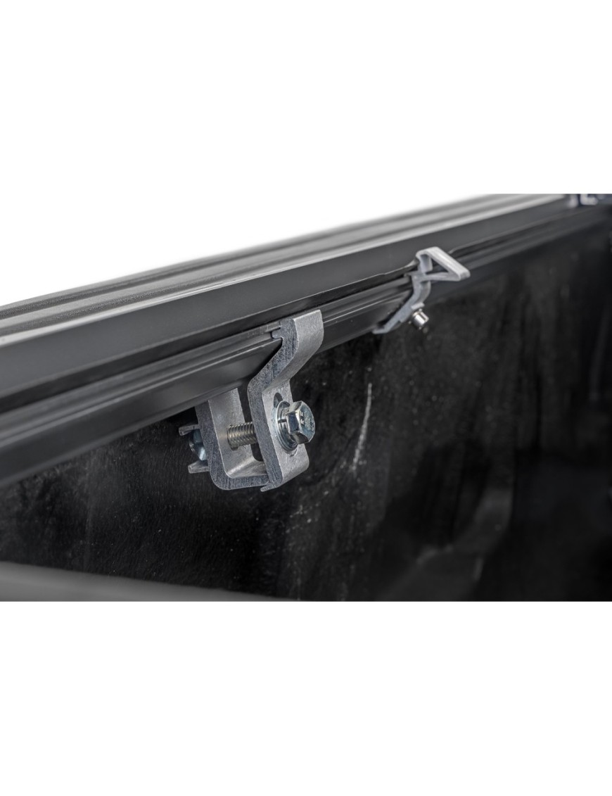 Twarda pokrywa paki tri-fold niski profil Rough Country 5'7"