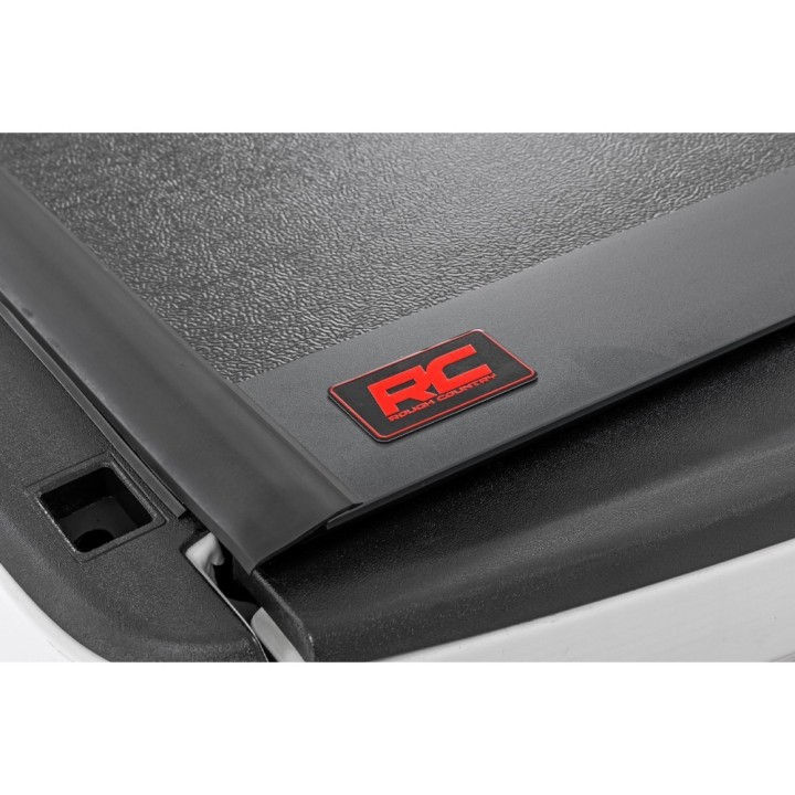 Twarda pokrywa paki tri-fold niski profil Rough Country 5'7" - ujęcie 9