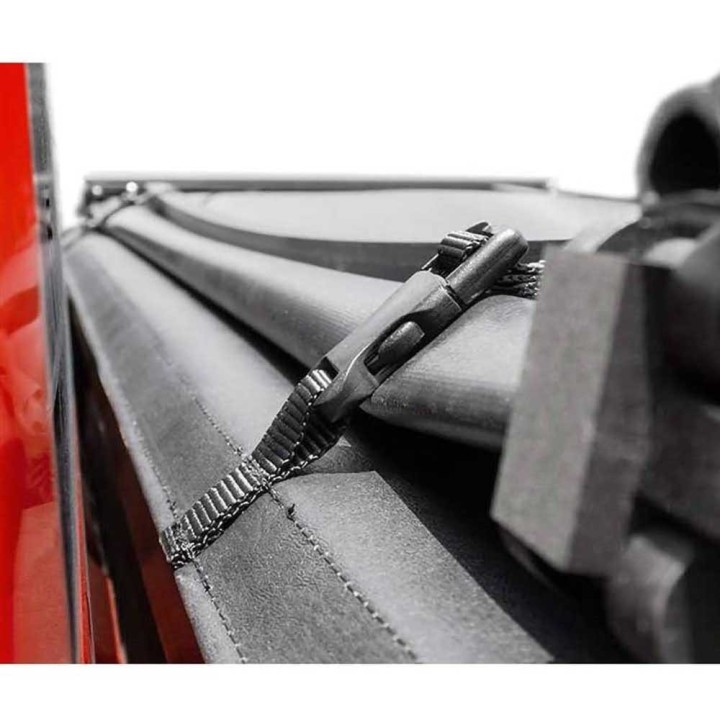 Miękka pokrywa paki tri-fold Rough Country 5'7" - ujęcie 5
