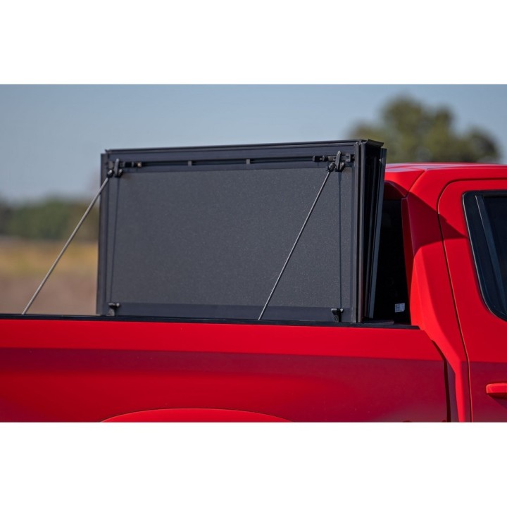 Twarda pokrywa paki tri-fold flip up Rough Country 6'7" - ujęcie 3