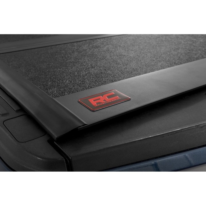 Twarda pokrywa paki tri-fold niski profil Rough Country 5' - ujęcie 5