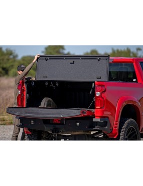 Twarda pokrywa paki tri-fold flip up Rough Country 6'7"