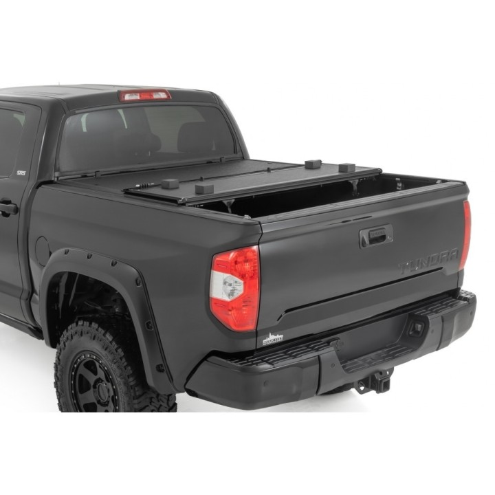 Twarda pokrywa paki tri-fold niski profil Rough Country 5'7" - ujęcie 2