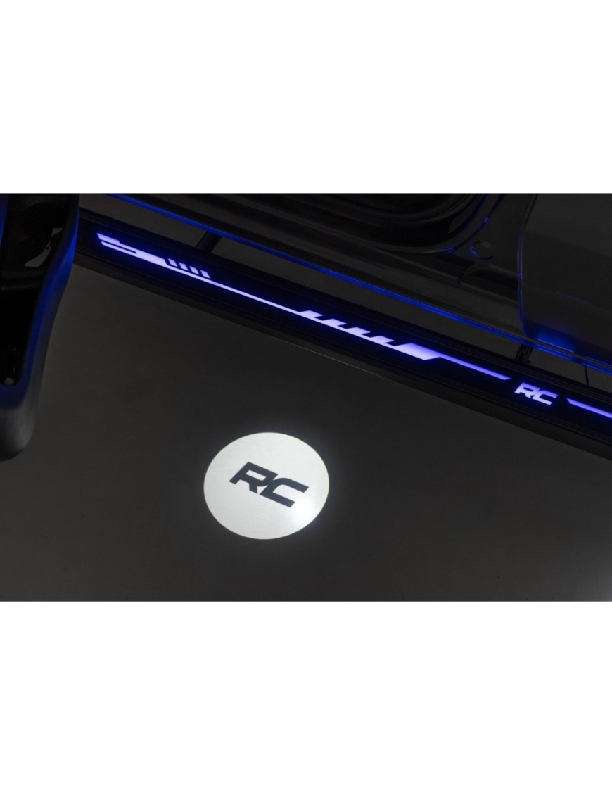 Progi, stopnie boczne Rough Country Multi-Color LED CrewMax