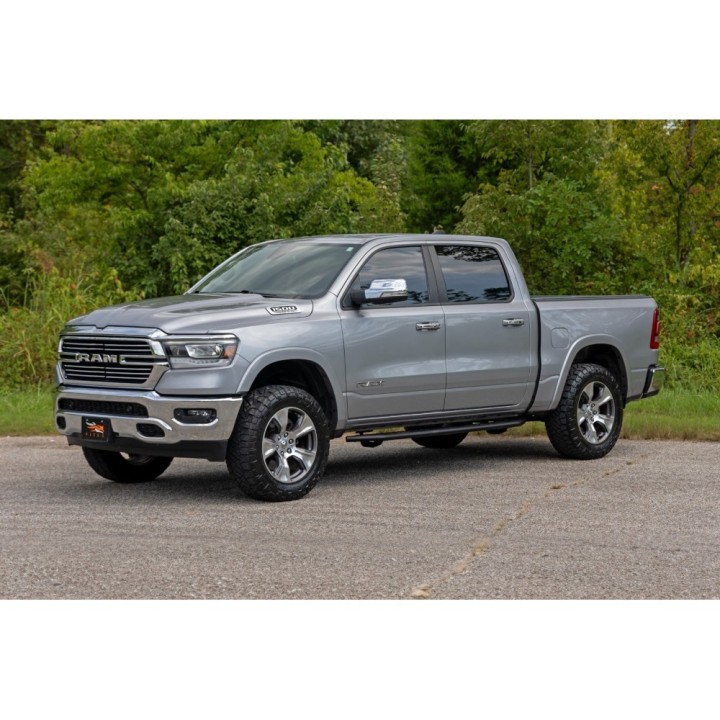 Progi, stopnie boczne Rough Country OV2 Crew Cab - ujęcie 3