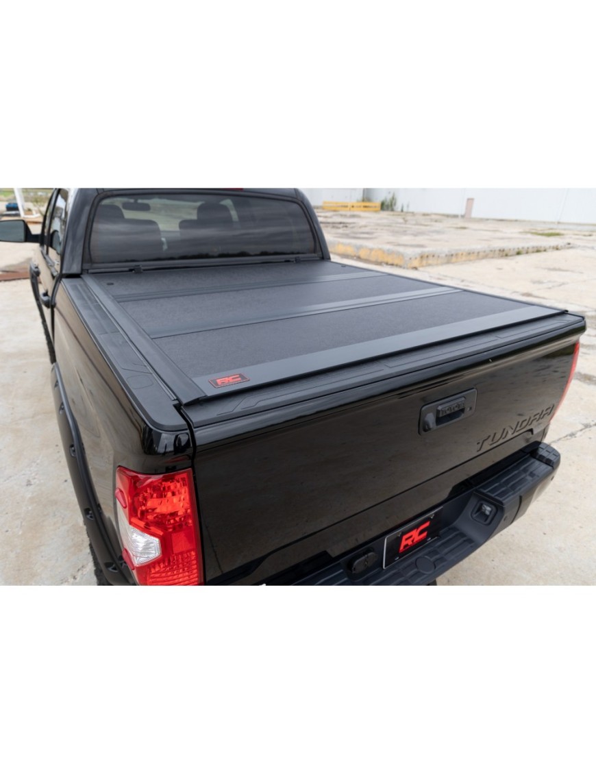 Twarda pokrywa paki tri-fold niski profil Rough Country 5'7"