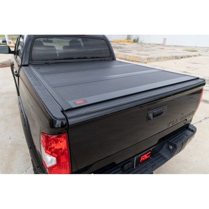 Twarda pokrywa paki tri-fold niski profil Rough Country 5'7" - ujęcie 8