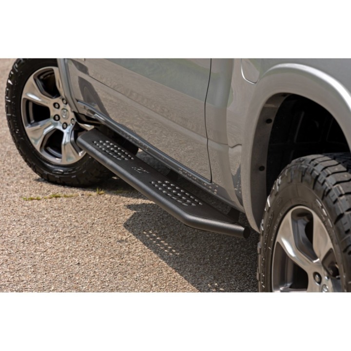 Progi, stopnie boczne Rough Country OV2 Crew Cab - ujęcie 5
