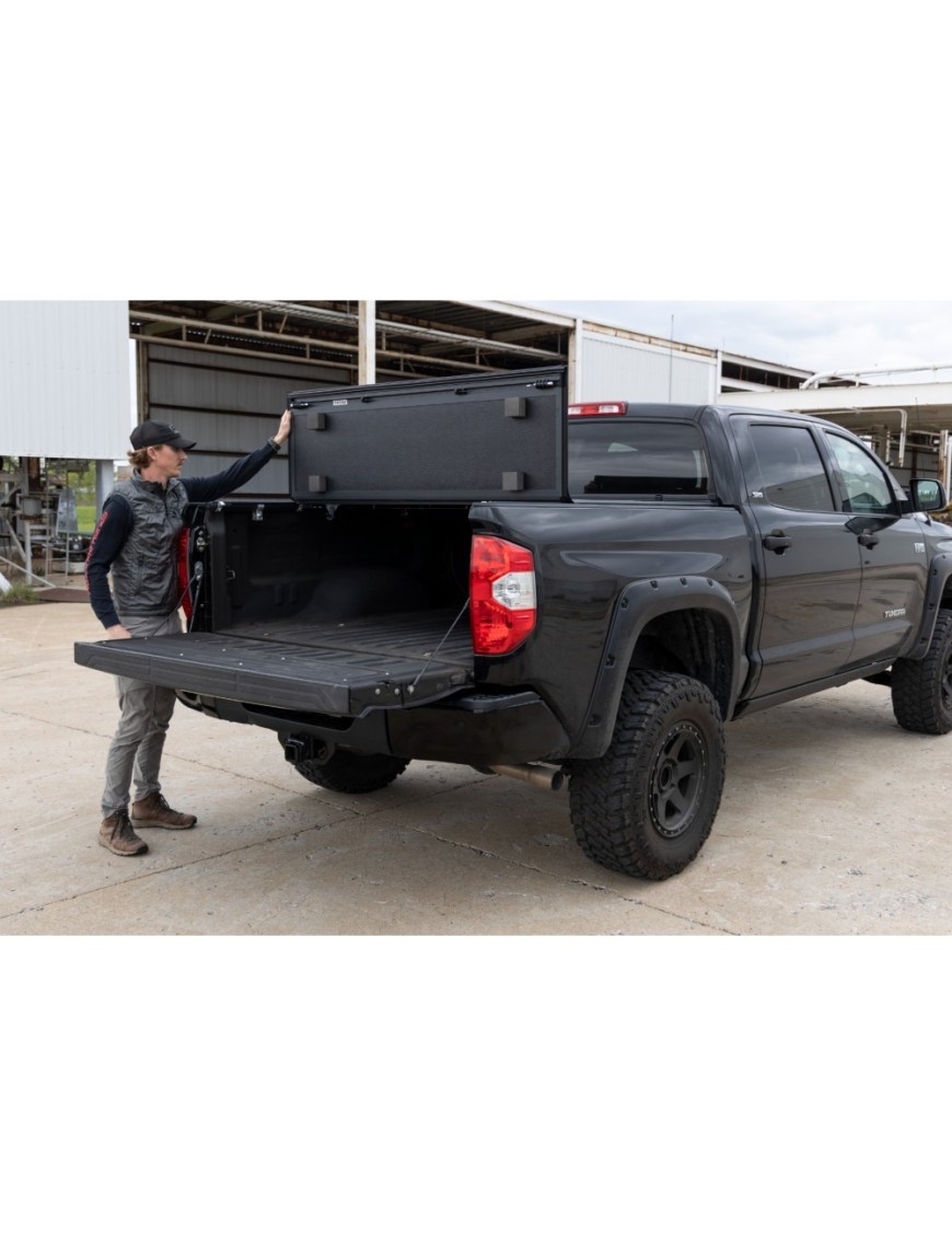 Twarda pokrywa paki tri-fold niski profil Rough Country 5'7"