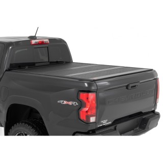 Twarda pokrywa paki tri-fold niski profil Rough Country 5'