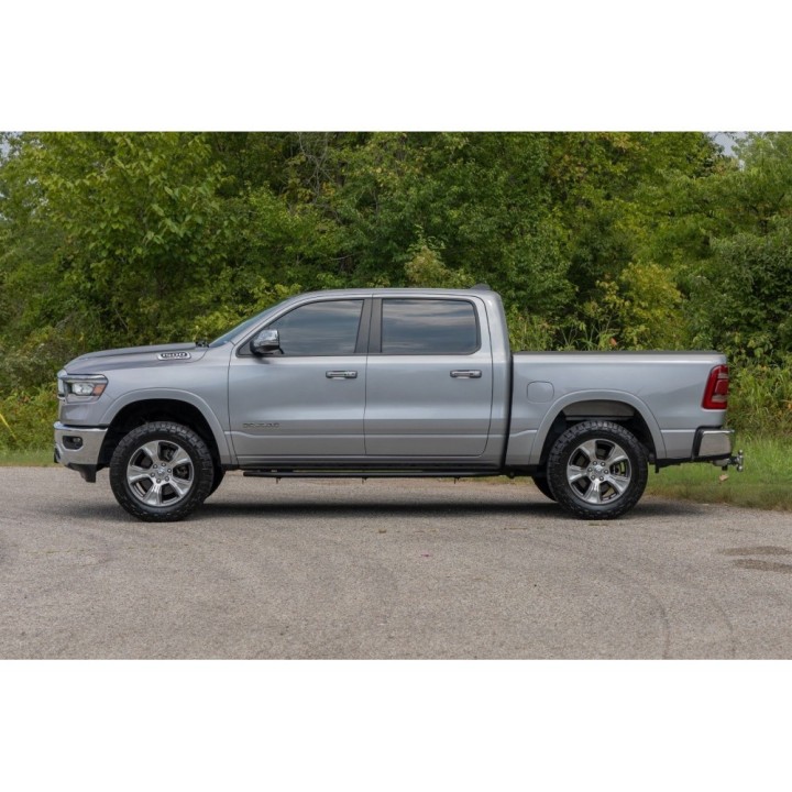 Progi, stopnie boczne Rough Country OV2 Crew Cab - ujęcie 6