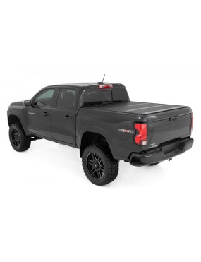 Twarda pokrywa paki tri-fold niski profil Rough Country 5'