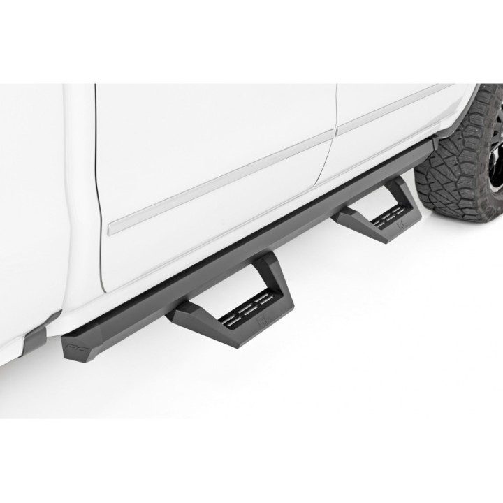 Progi, stopnie boczne regulowane aluminiowe Rough Country SRX2 Crew Cab - ujęcie 3