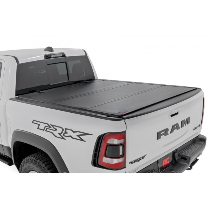 Twarda pokrywa paki tri-fold flip up Rough Country 6'4"