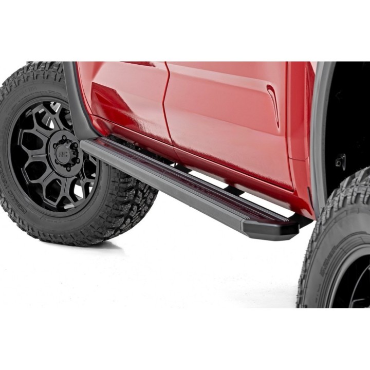 Progi, stopnie boczne Rough Country Multi-Color LED CrewMax