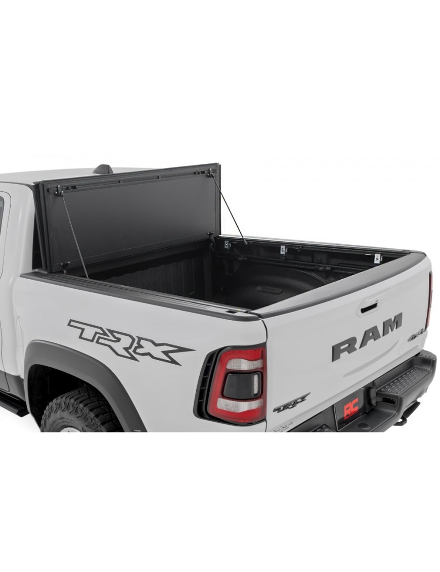 Twarda pokrywa paki tri-fold flip up Rough Country 6'4"