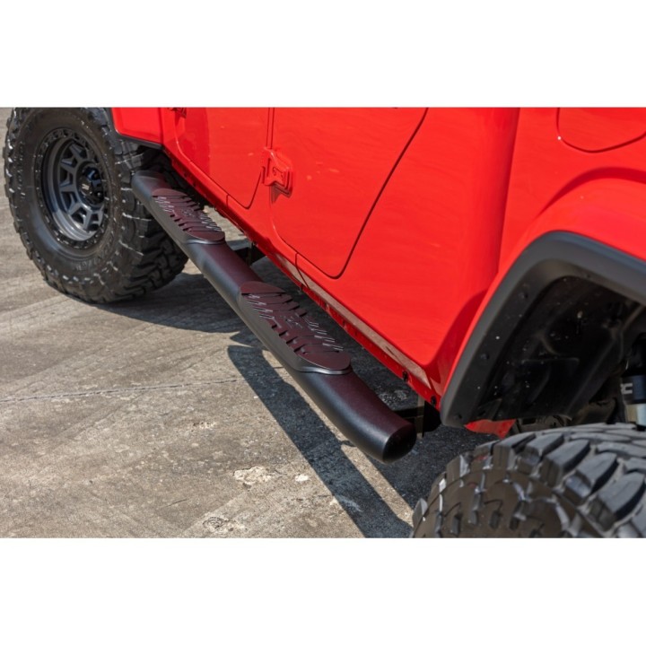 Progi, stopnie boczne czarne Rough Country Oval Nerf Steps - ujęcie 6