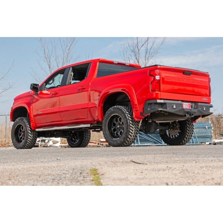 Progi, stopnie boczne srebrne Rough Country Oval Nerf Steps Crew Cab - ujęcie 5