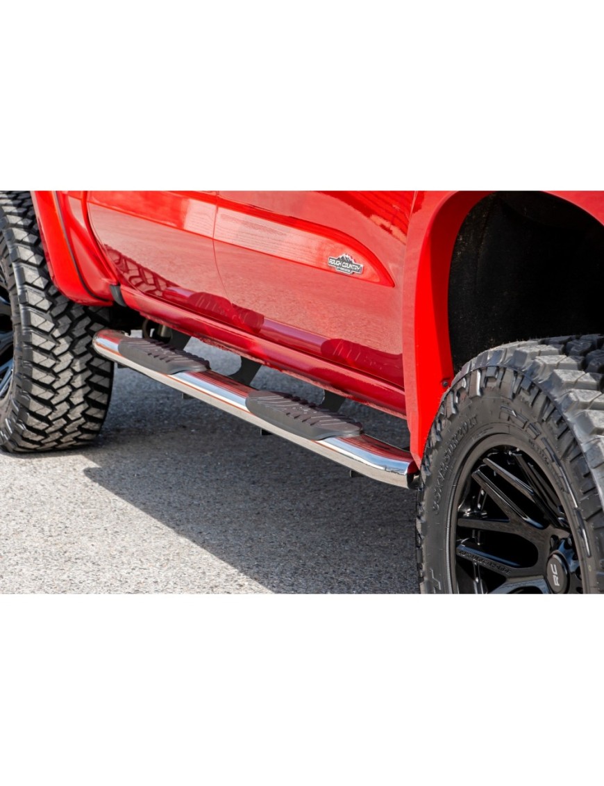 Progi, stopnie boczne srebrne Rough Country Oval Nerf Steps Crew Cab