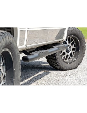 Progi, stopnie boczne czarne Rough Country Oval Nerf Steps Crew Cab
