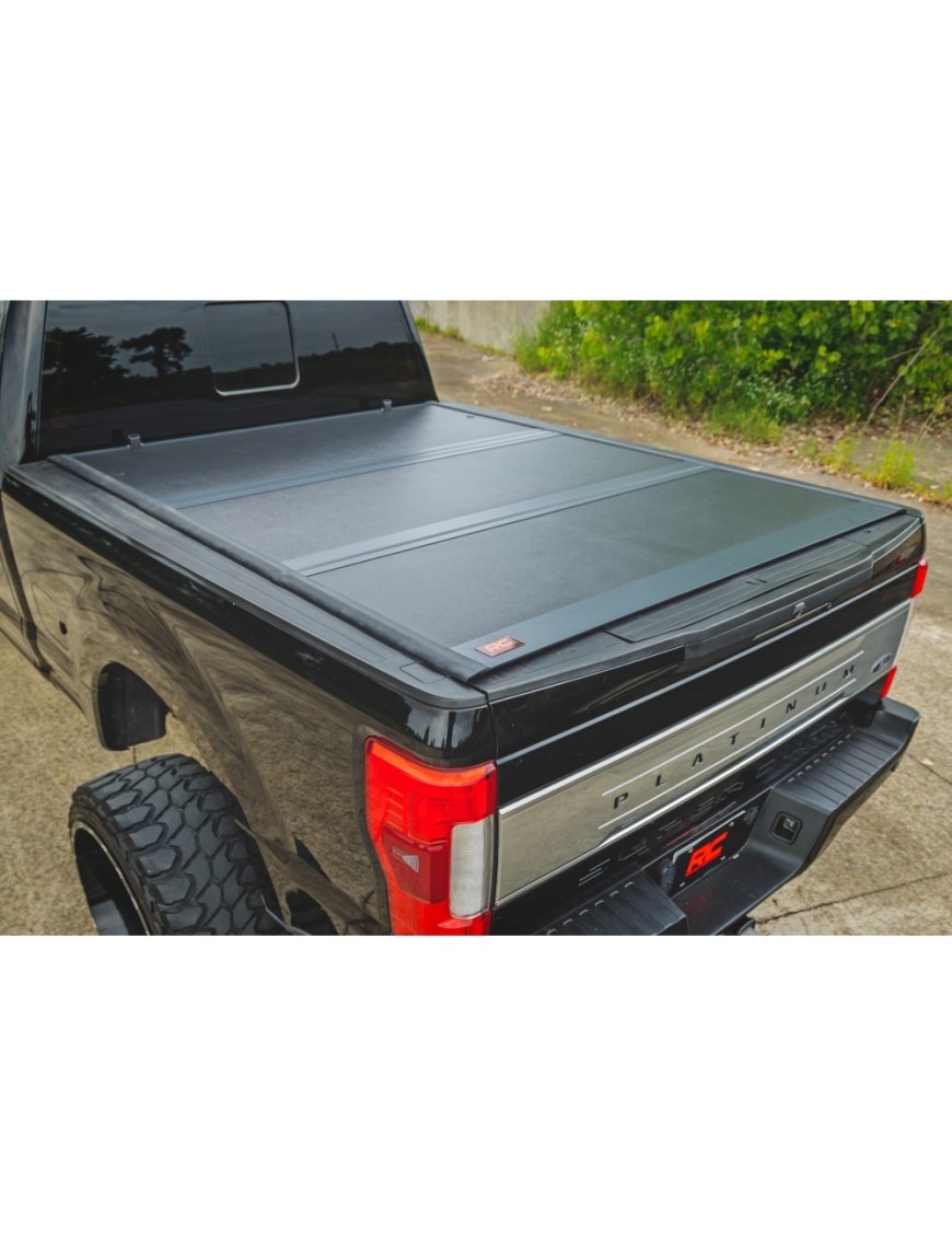 Twarda pokrywa paki tri-fold niski profil Rough Country 6'10"