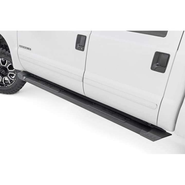 Progi, stopnie boczne aluminiowe Rough Country HD2 Crew Cab - ujęcie 2