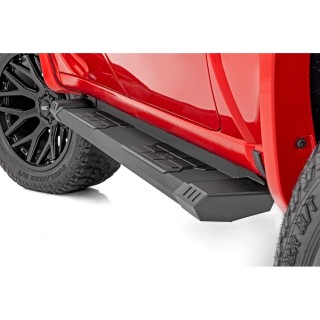 Progi, stopnie boczne aluminiowe Rough Country HD2 SuperCrew Cab
