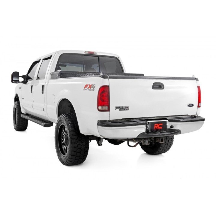 Progi, stopnie boczne aluminiowe Rough Country HD2 Crew Cab - ujęcie 3