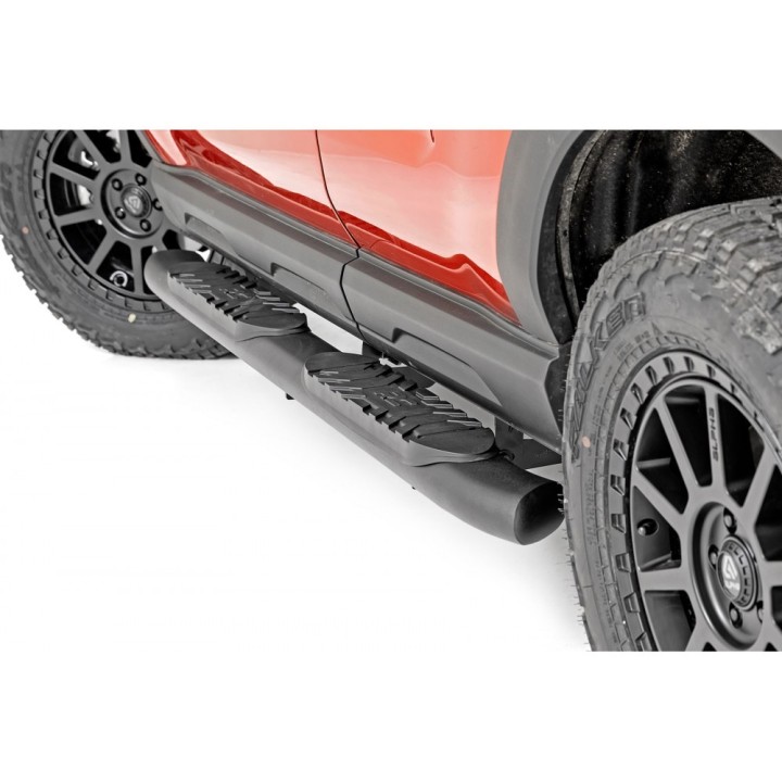 Progi, stopnie boczne czarne Rough Country Oval Nerf Steps - ujęcie 4