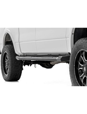 Progi, stopnie boczne aluminiowe Rough Country HD2 SuperCrew Cab