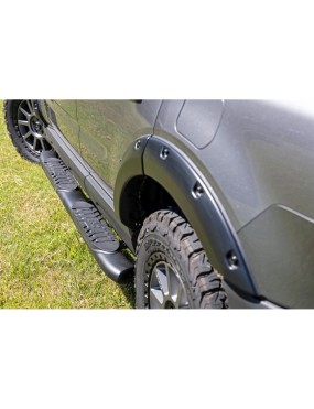 Progi, stopnie boczne czarne Rough Country Oval Nerf Steps