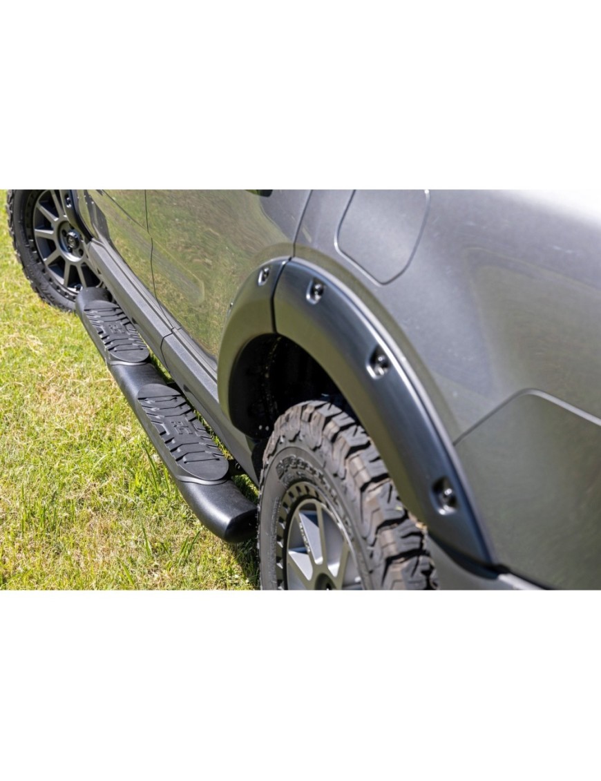 Progi, stopnie boczne czarne Rough Country Oval Nerf Steps