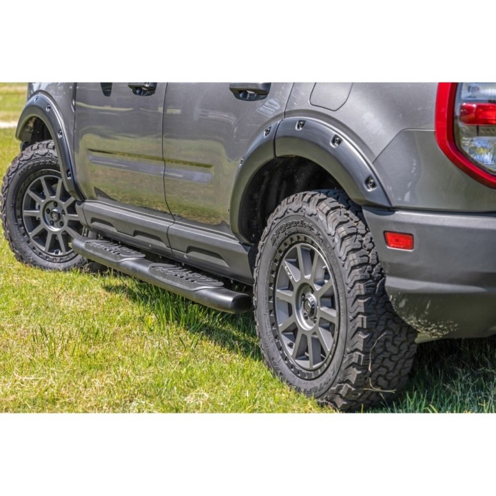 Progi, stopnie boczne czarne Rough Country Oval Nerf Steps - ujęcie 6